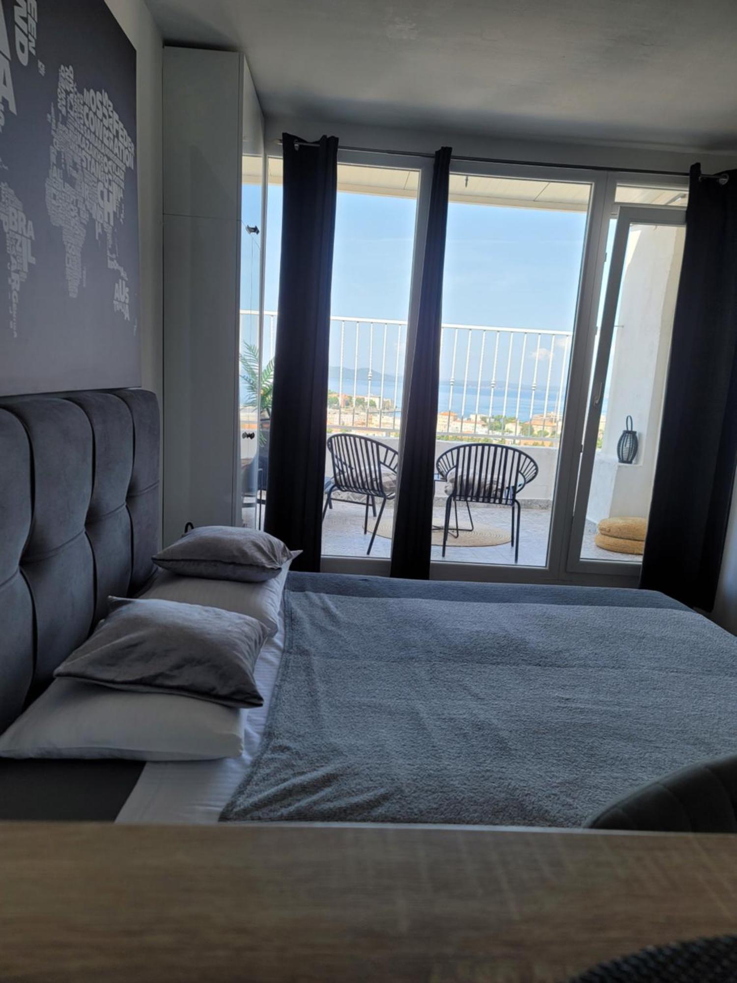 Studio Apartment Lanterna Zara Esterno foto