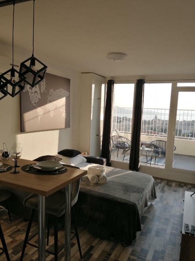 Studio Apartment Lanterna Zara Esterno foto